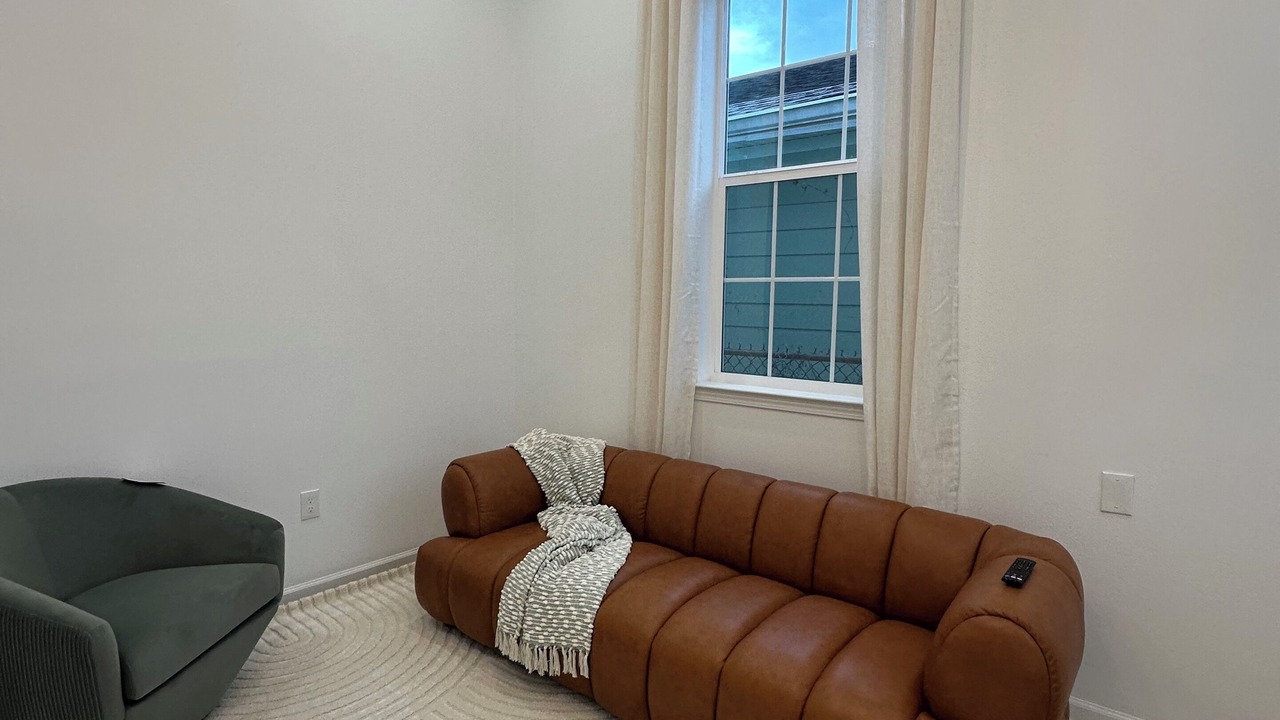 Photo of Livingroom in East Riverside