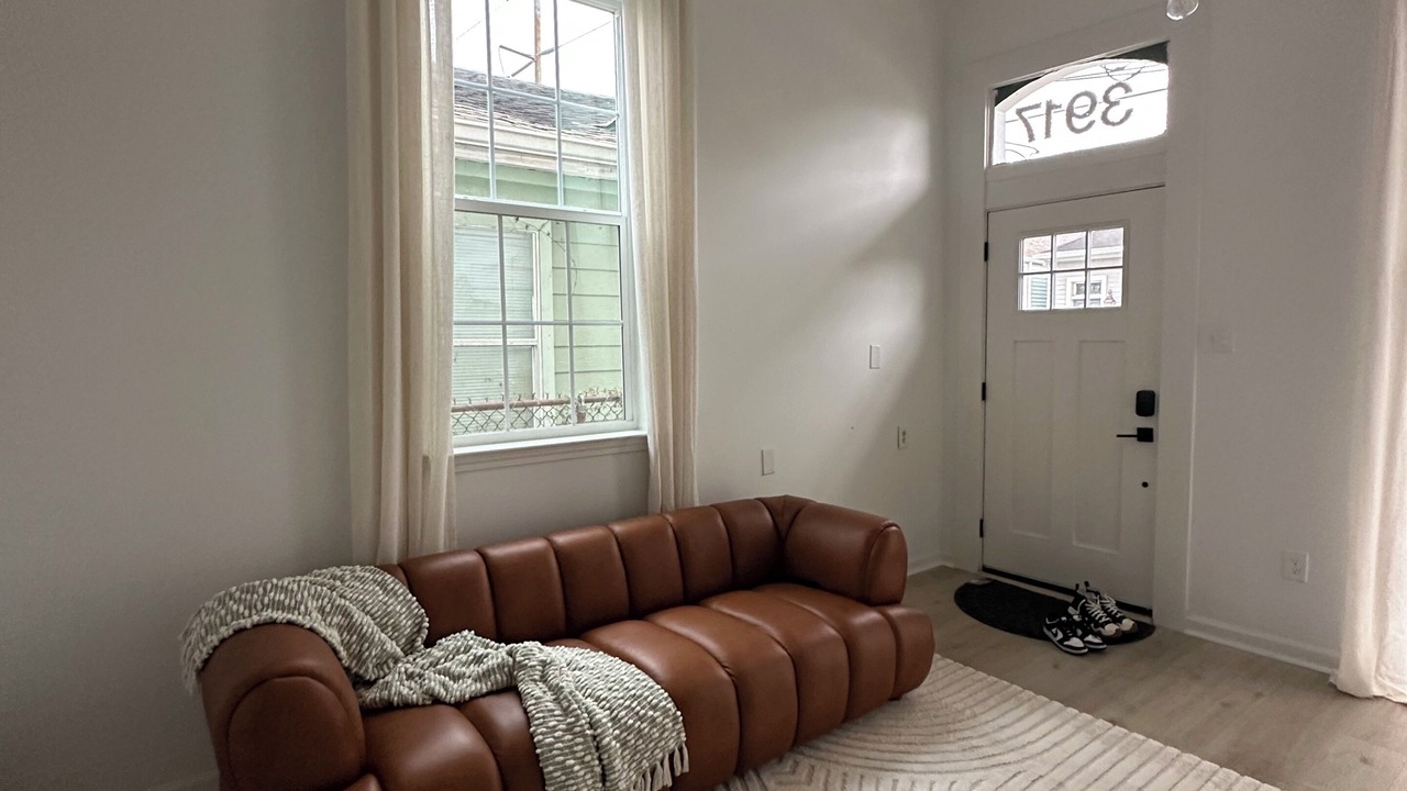 Photo of Livingroom in East Riverside