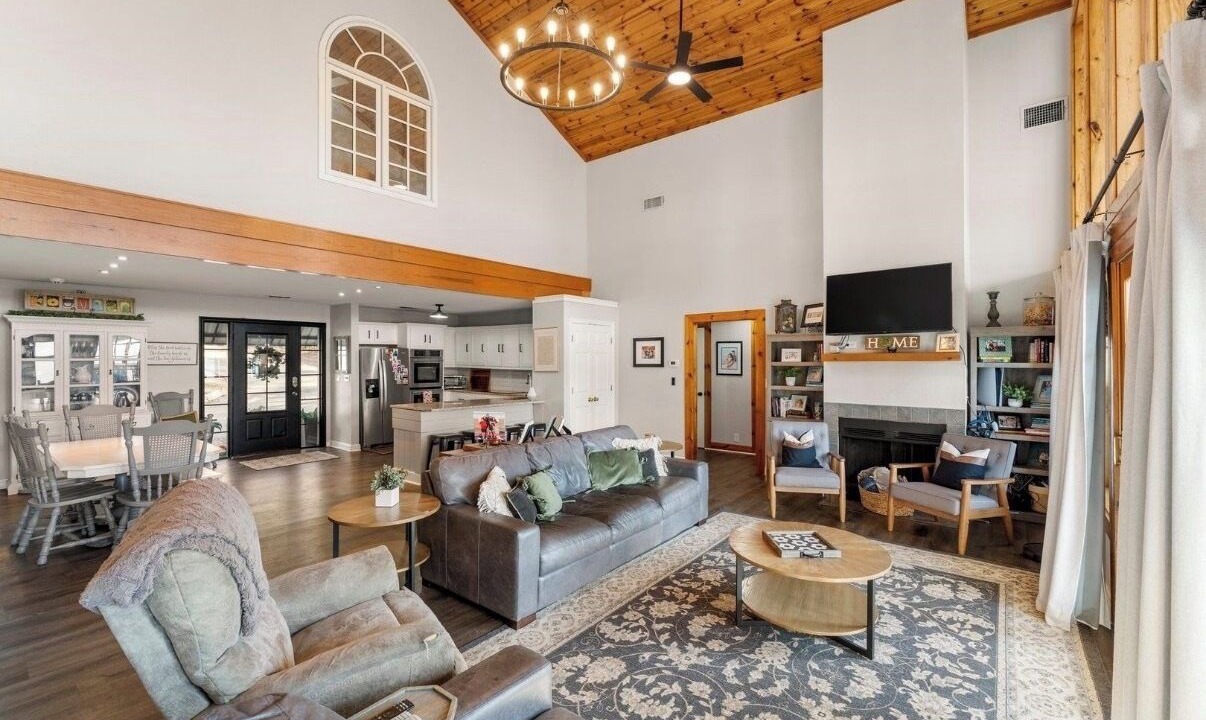 Photo of Livingroom in Gladewater