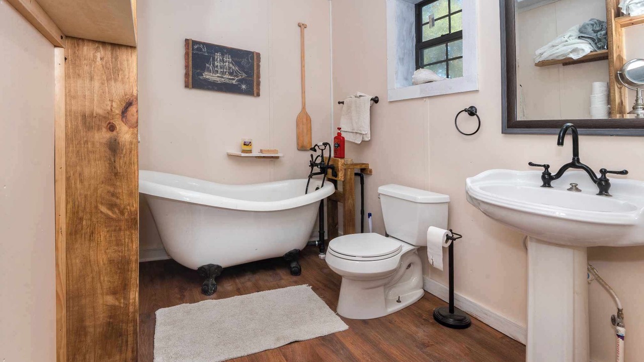 Photo of Bathroom in Marianna