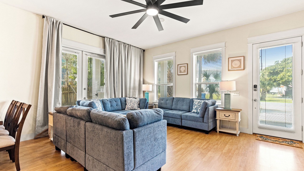 Photo of Livingroom in Bahama Beach