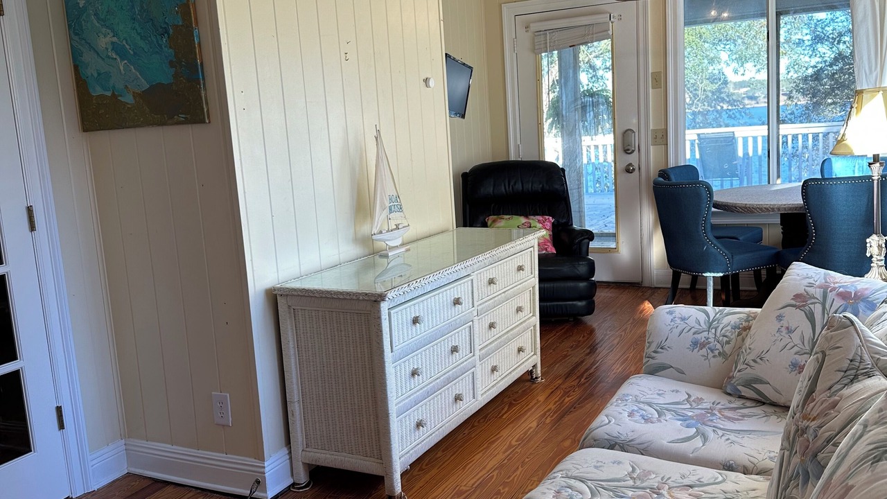 Photo of Livingroom in Thomas Drive