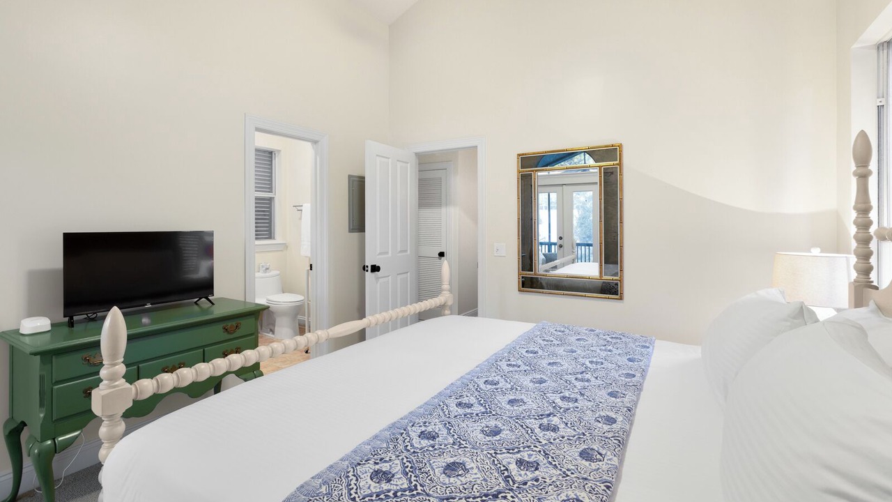 Photo of Bedroom in White's Gulfview