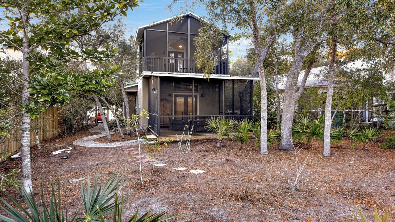 Photo of Outdoor in White's Gulfview