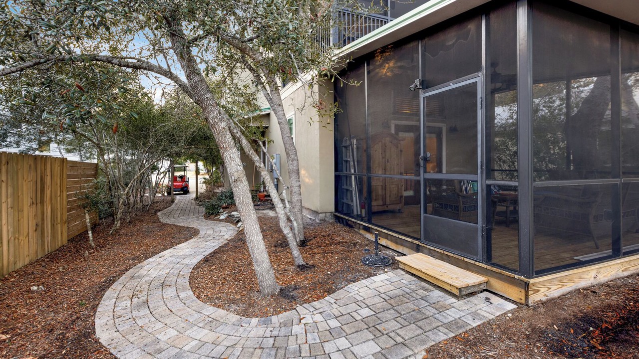 Photo of Outdoor in White's Gulfview