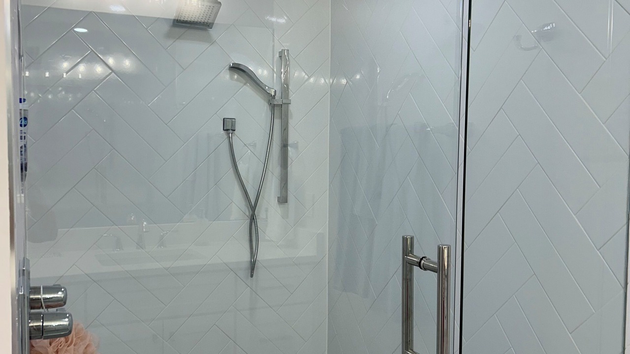 Photo of Bathroom in Putnam Hall