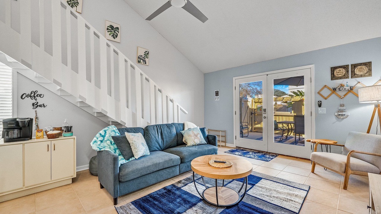 Photo of Livingroom in Summer Breeze