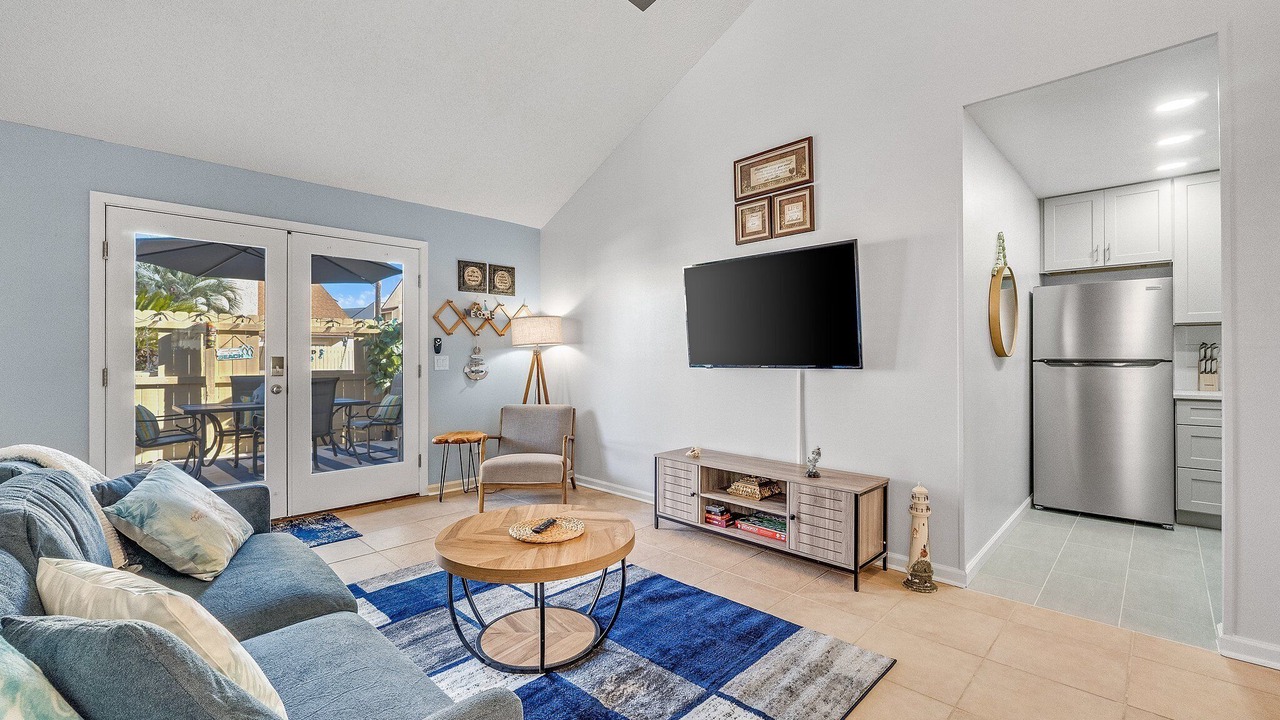 Photo of Livingroom in Summer Breeze
