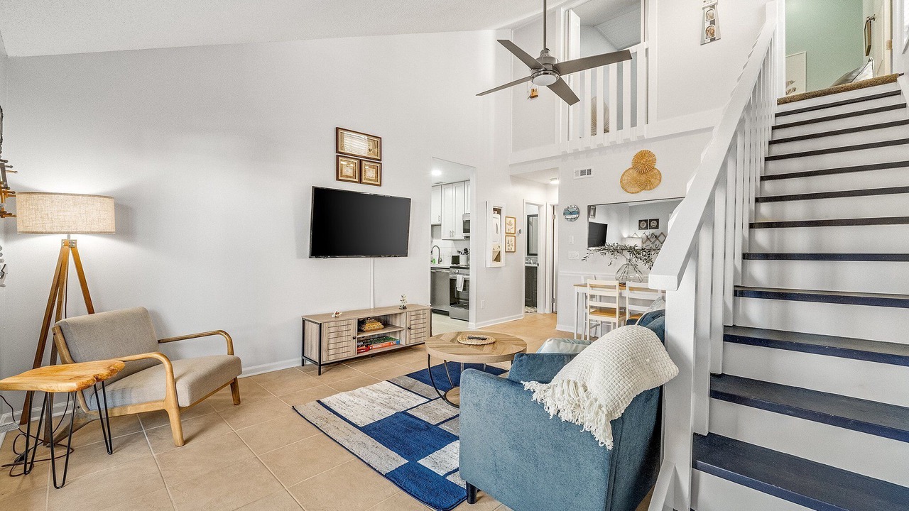Photo of Livingroom in Summer Breeze