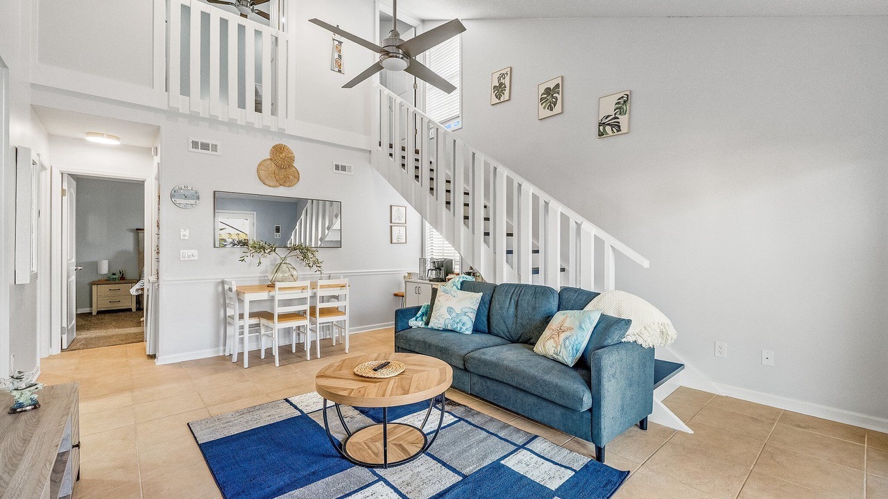 Photo of Livingroom in Summer Breeze