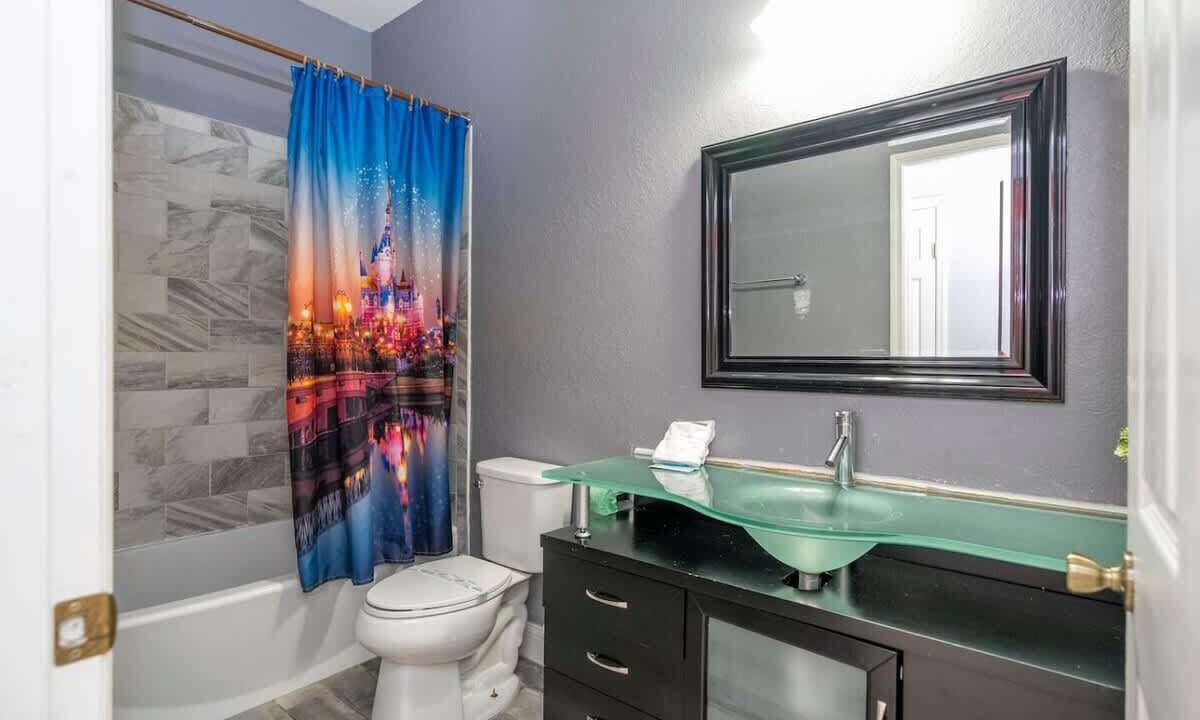 Photo of Bathroom in Trafalgar Village
