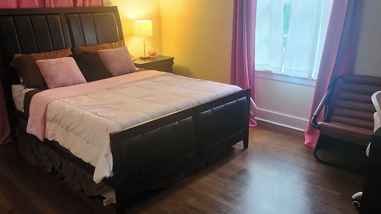 Photo of Bedroom in Fondren