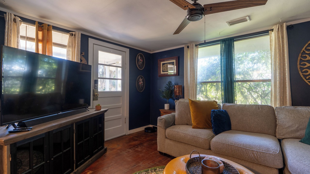 Photo of Livingroom in Bay VIew Addition