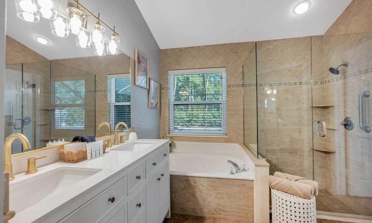 Photo of Bathroom in Crown Pointe