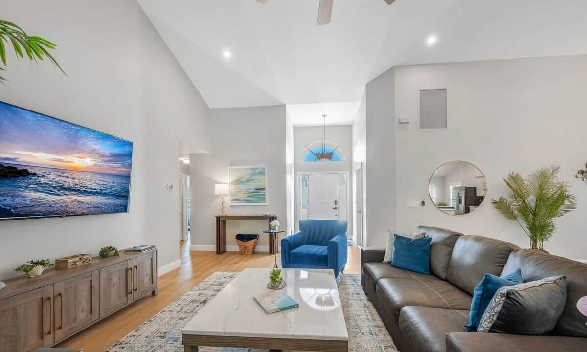 Photo of Livingroom in Crown Pointe