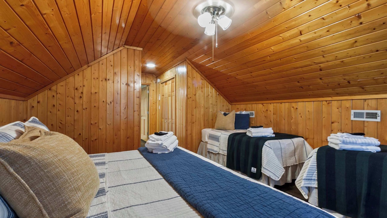 Photo of Bedroom in Northport