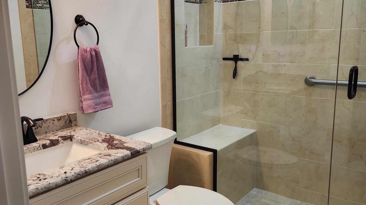 Photo of Bathroom in Tropical Cove