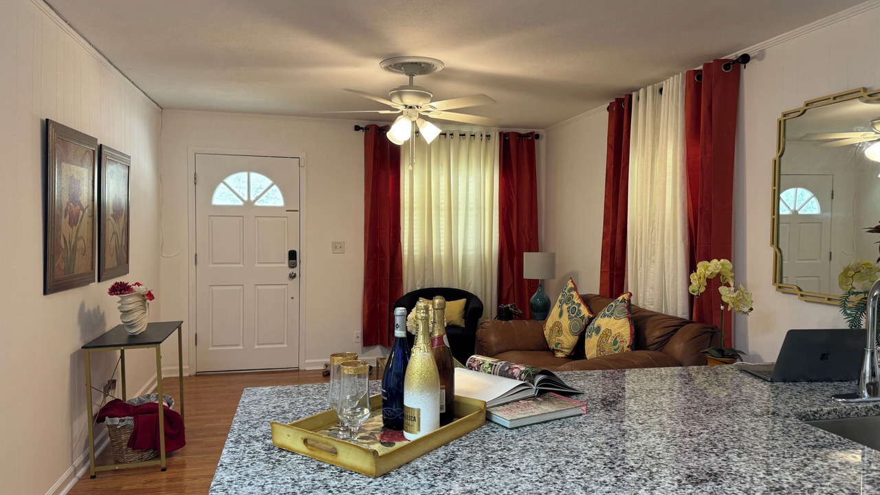 Photo of Livingroom in Northside