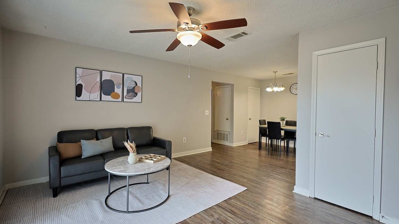 Photo of Livingroom in Tougaloo