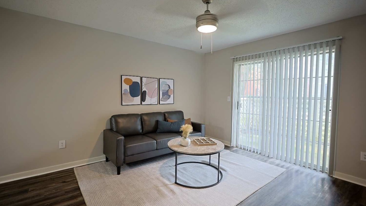 Photo of Livingroom in Tougaloo