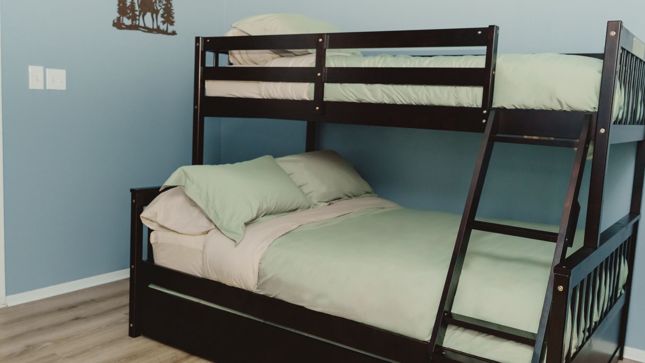 Photo of Bedroom in Redwood