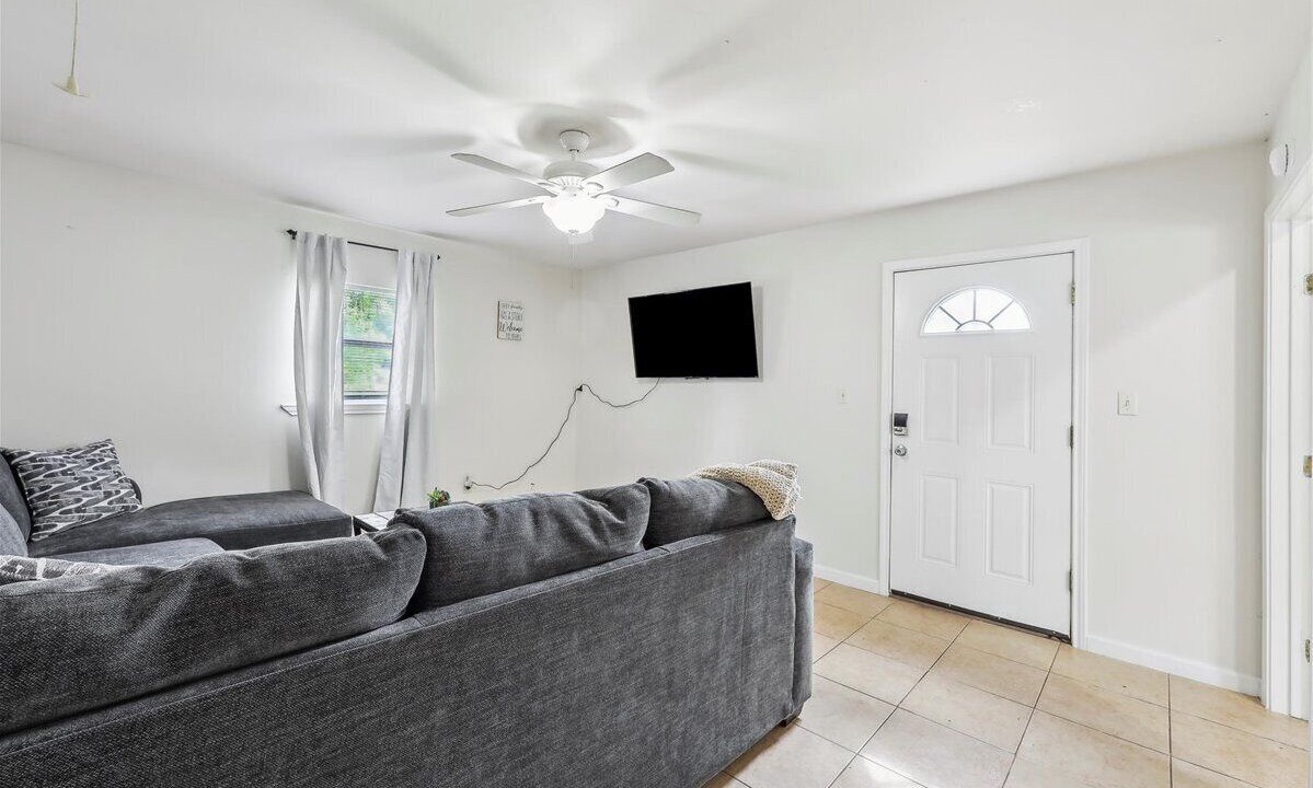 Photo of Livingroom in Bridge City