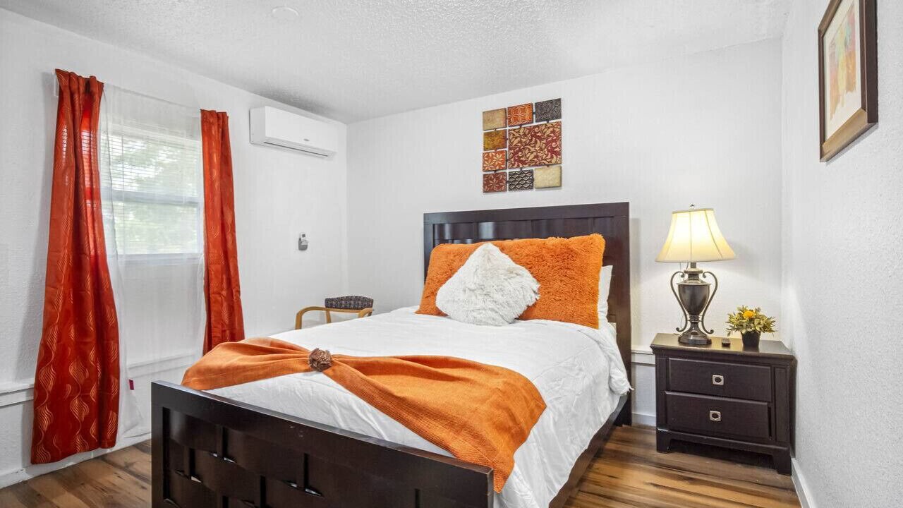 Photo of Bedroom in Durant
