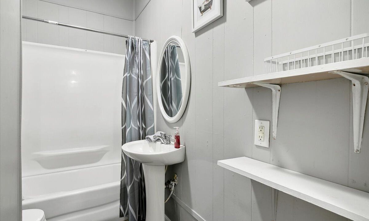 Photo of Bathroom in Groves