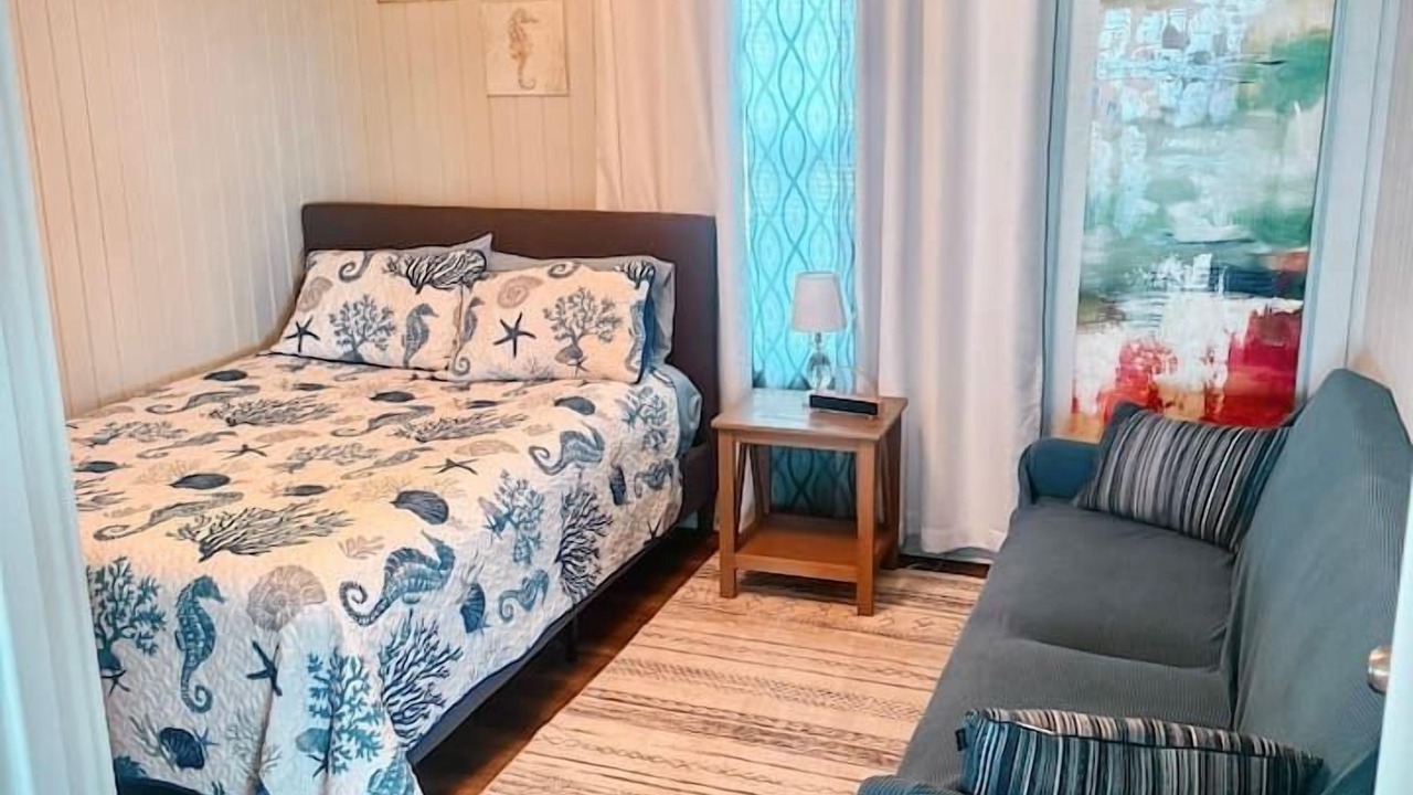 Photo of Bedroom in Holly Beach