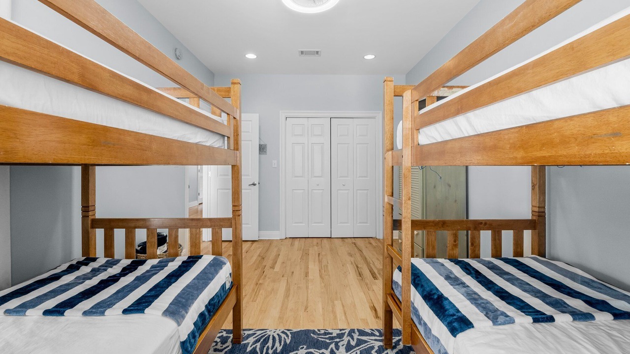 Photo of Bedroom in Crystal Beach