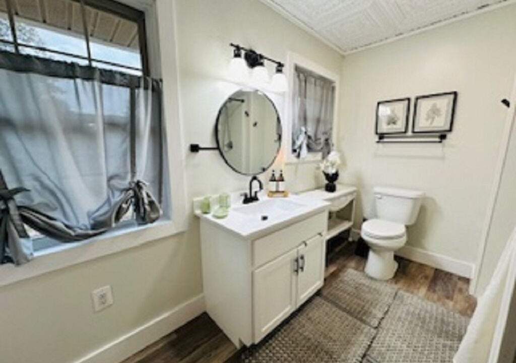 Photo of Bathroom in Graceville