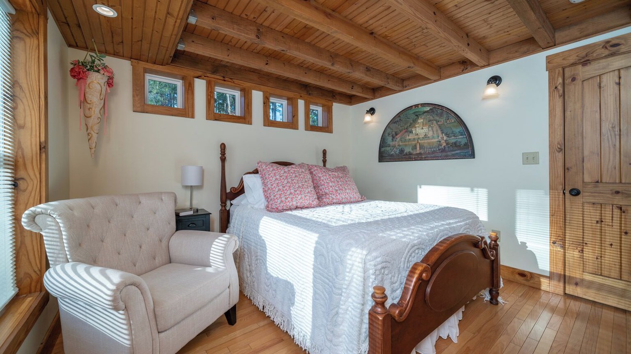 Photo of Bedroom in Ore City