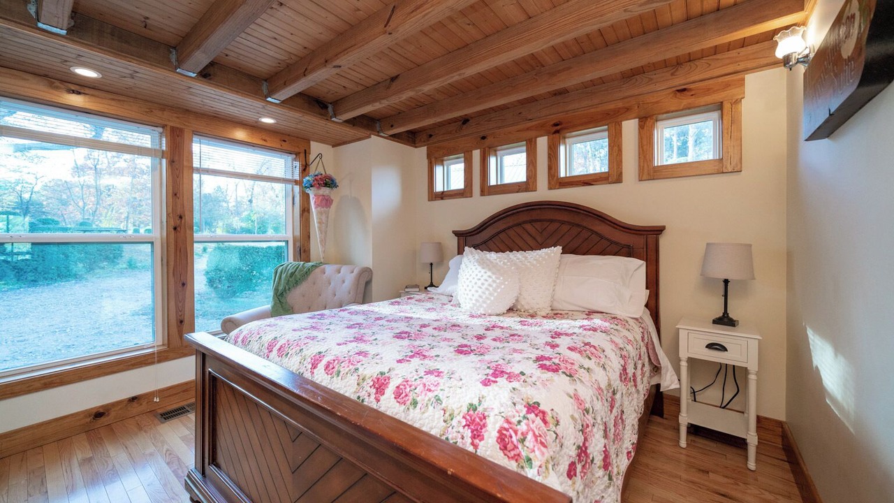 Photo of Bedroom in Ore City