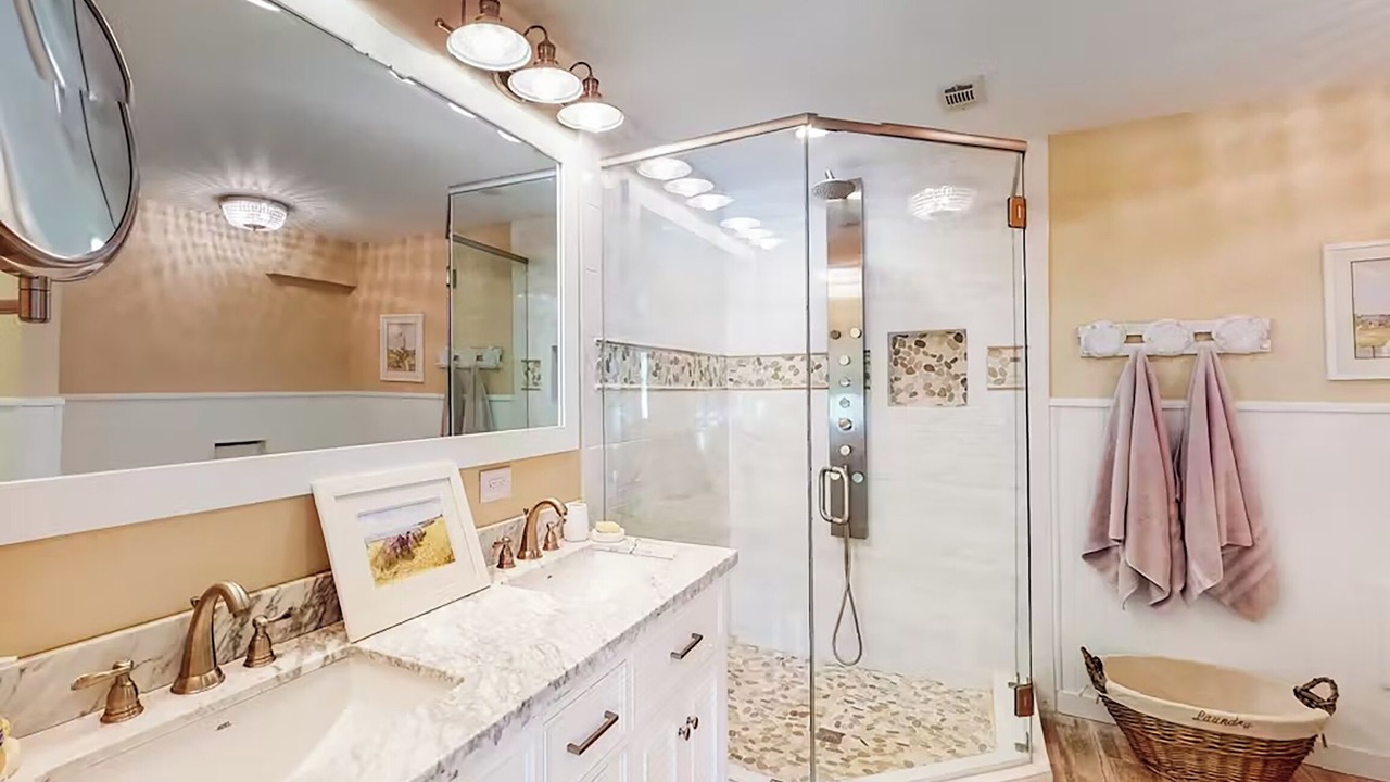 Photo of Bathroom in Upper Grand Lagoon