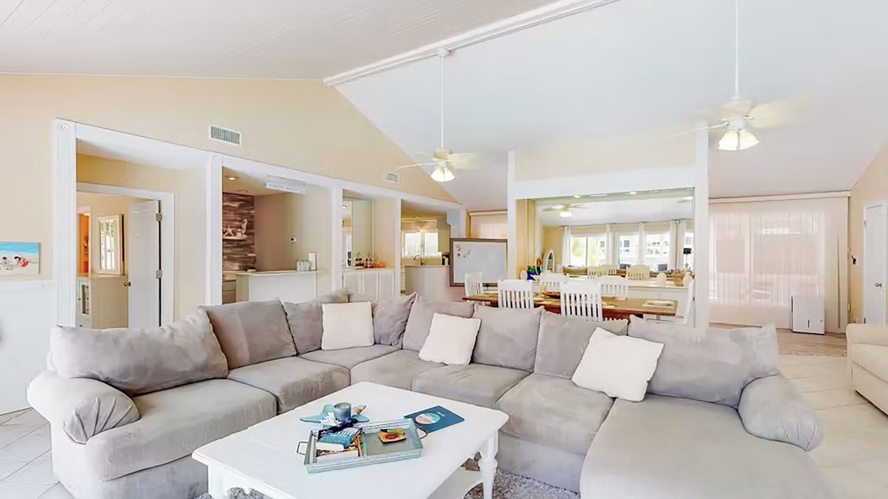 Photo of Bedroom in Upper Grand Lagoon