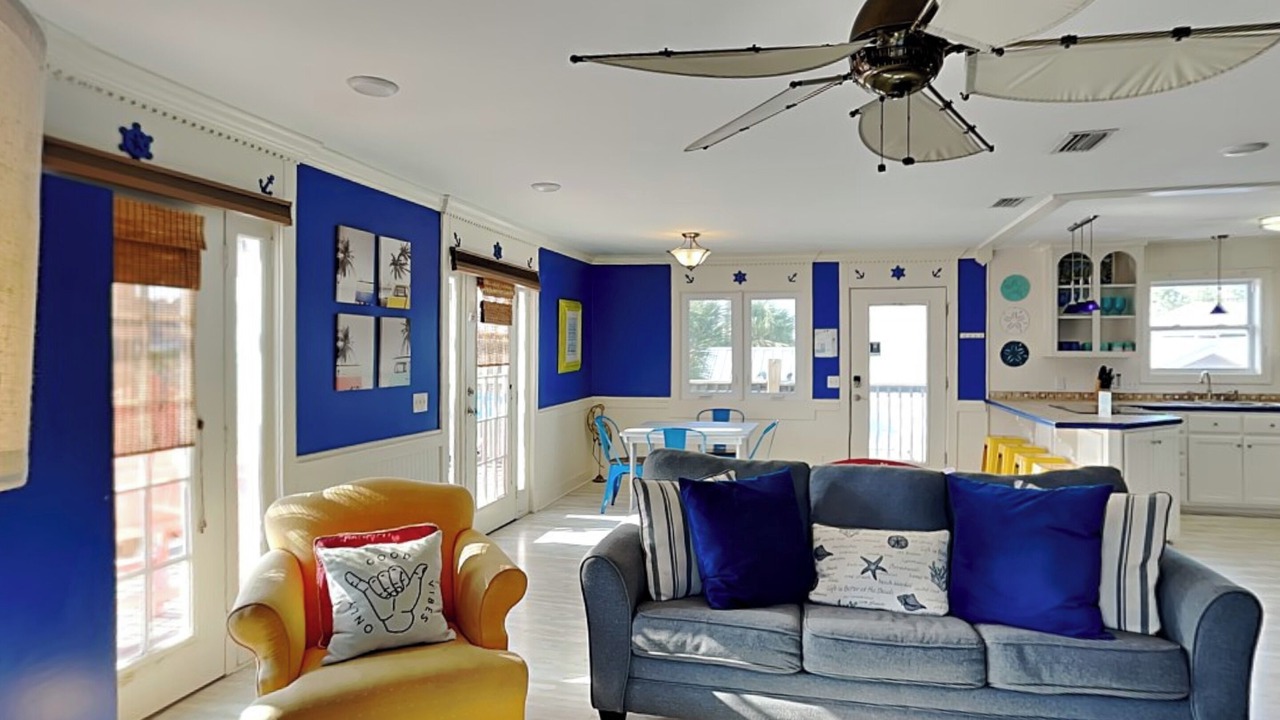 Photo of Livingroom in Crescent Beach