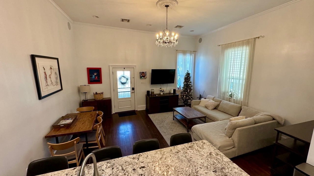 Photo of Livingroom in Mid-City