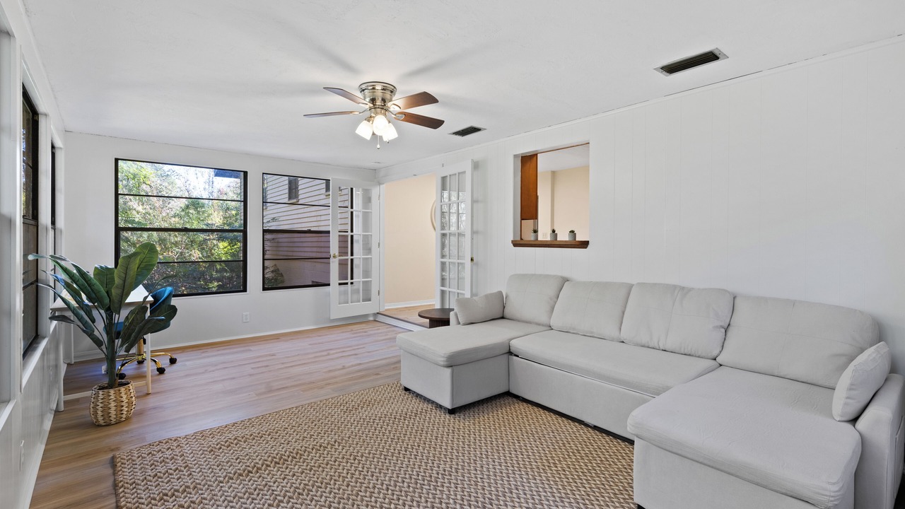 Photo of Livingroom in Gainesville