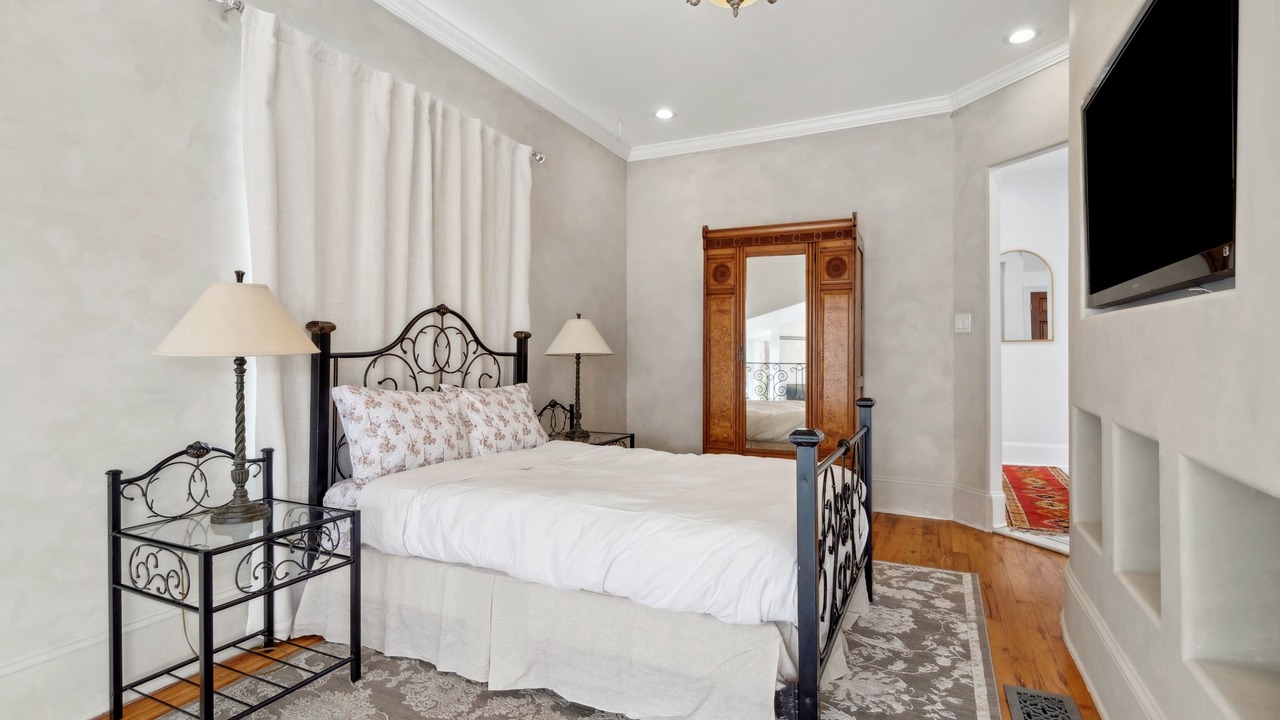 Photo of Bedroom in Broadmoor