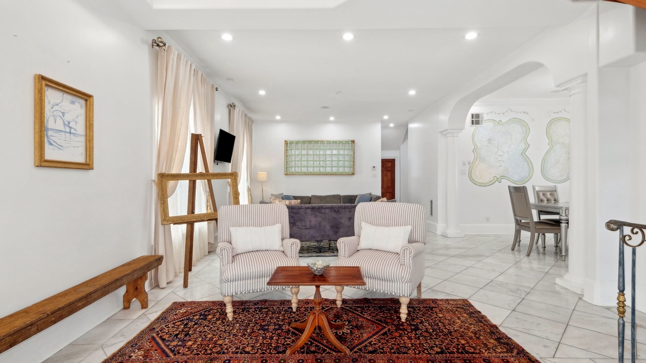 Photo of Livingroom in Broadmoor