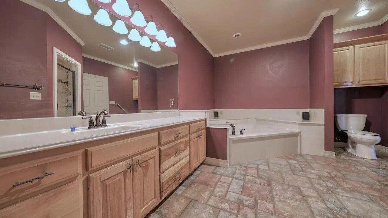 Photo of Bathroom in Whitehouse