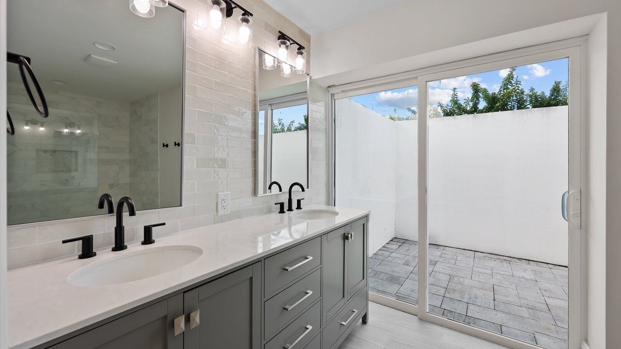 Photo of Bathroom in Park Shore