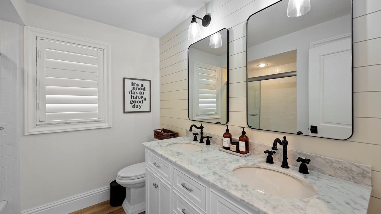Photo of Bathroom in Park Shore