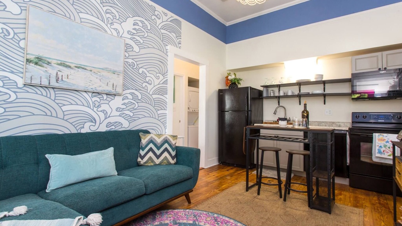 Photo of Livingroom in Old East Hill