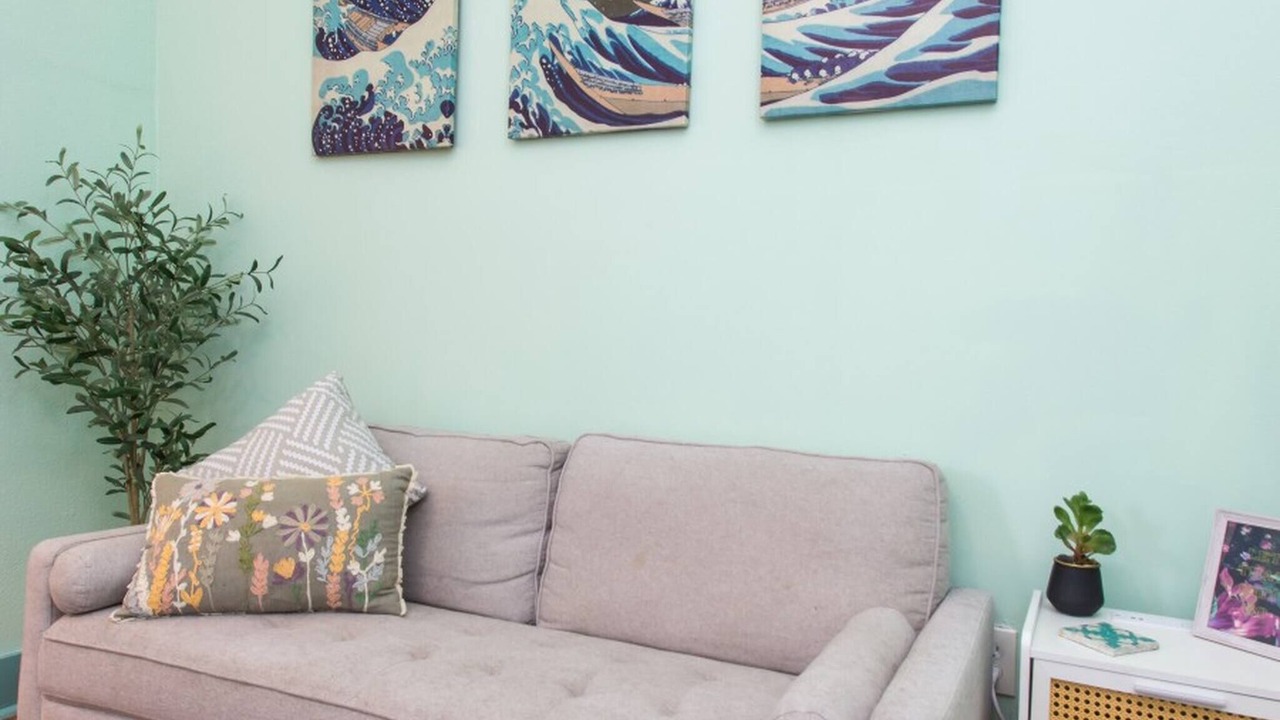 Photo of Livingroom in Old East Hill