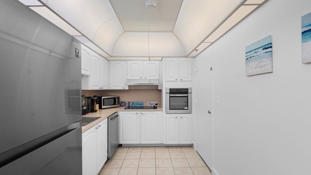 Photo of Kitchen in Hollywood South Central Beach