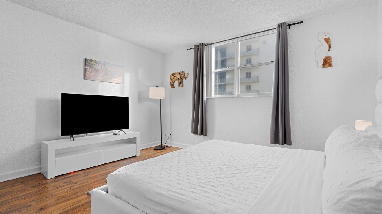 Photo of Bedroom in Hollywood South Central Beach