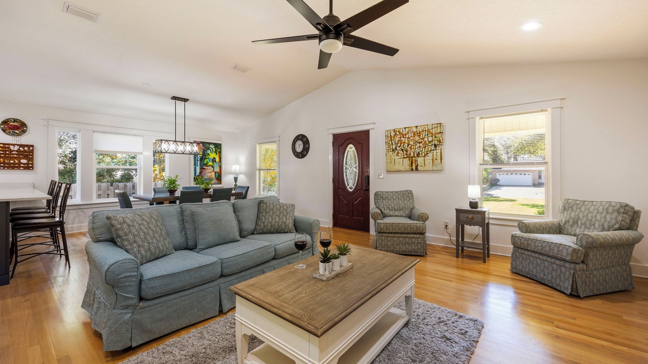 Photo of Livingroom in Gulf Breeze