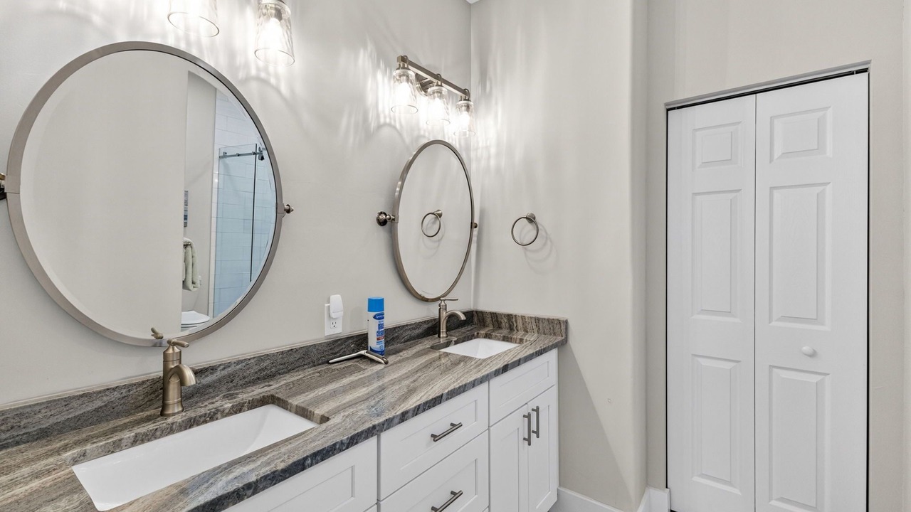 Photo of Bathroom in Tropical Cove