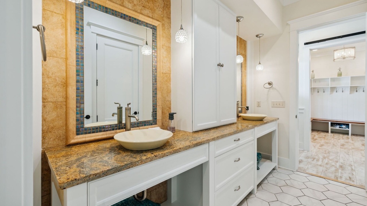 Photo of Bathroom in Beach District